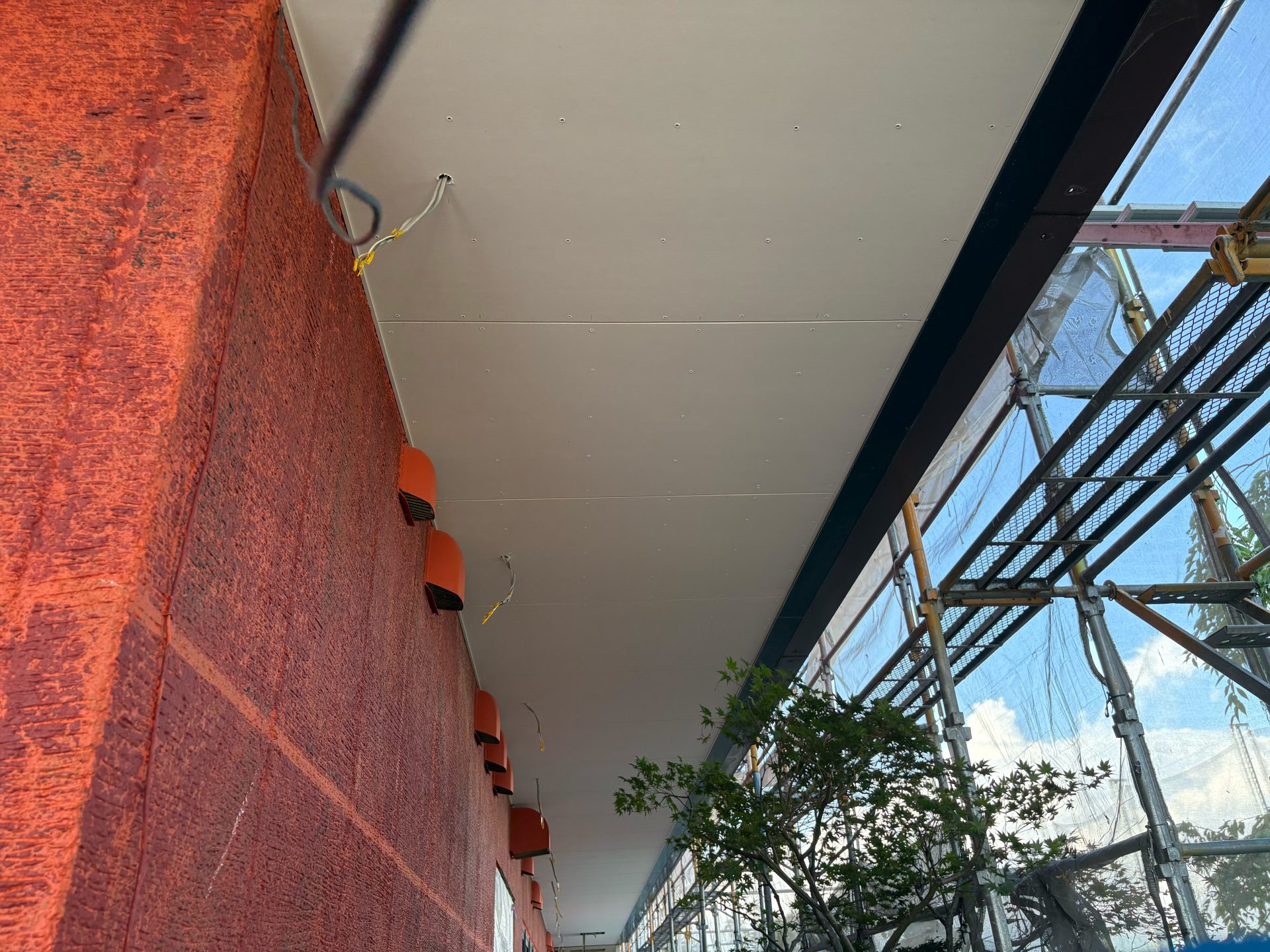 清須市　天然温泉施設　軒天特殊塗装工事 | 塗装・吹付け工事