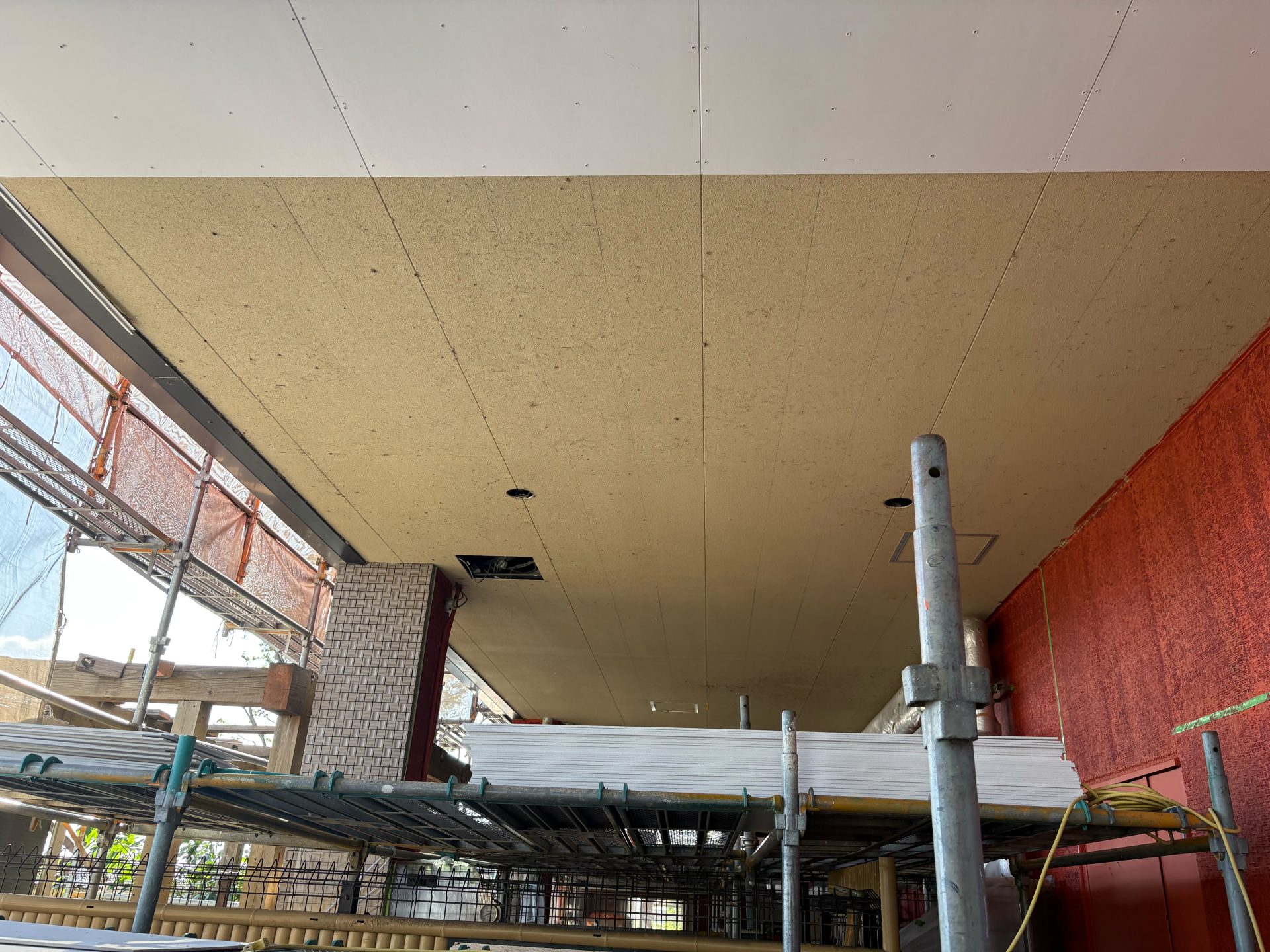 清須市　天然温泉施設　軒天特殊塗装工事 | 塗装・吹付け工事