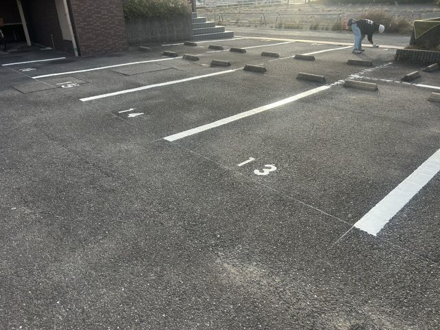 常滑市　アパート駐車場　ライン引き工事 | その他