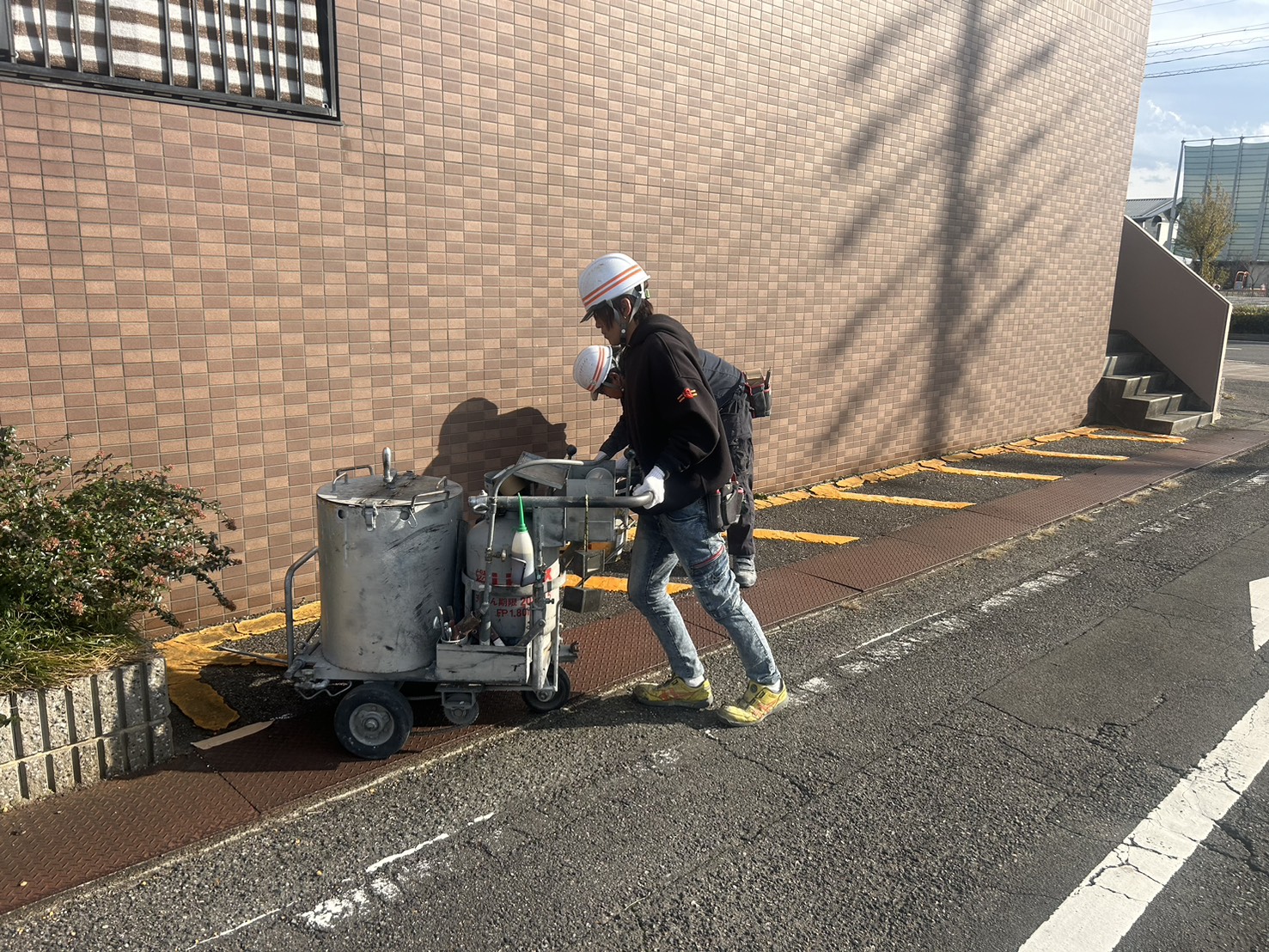 常滑市 アパート駐車場 ライン引き工事 | その他